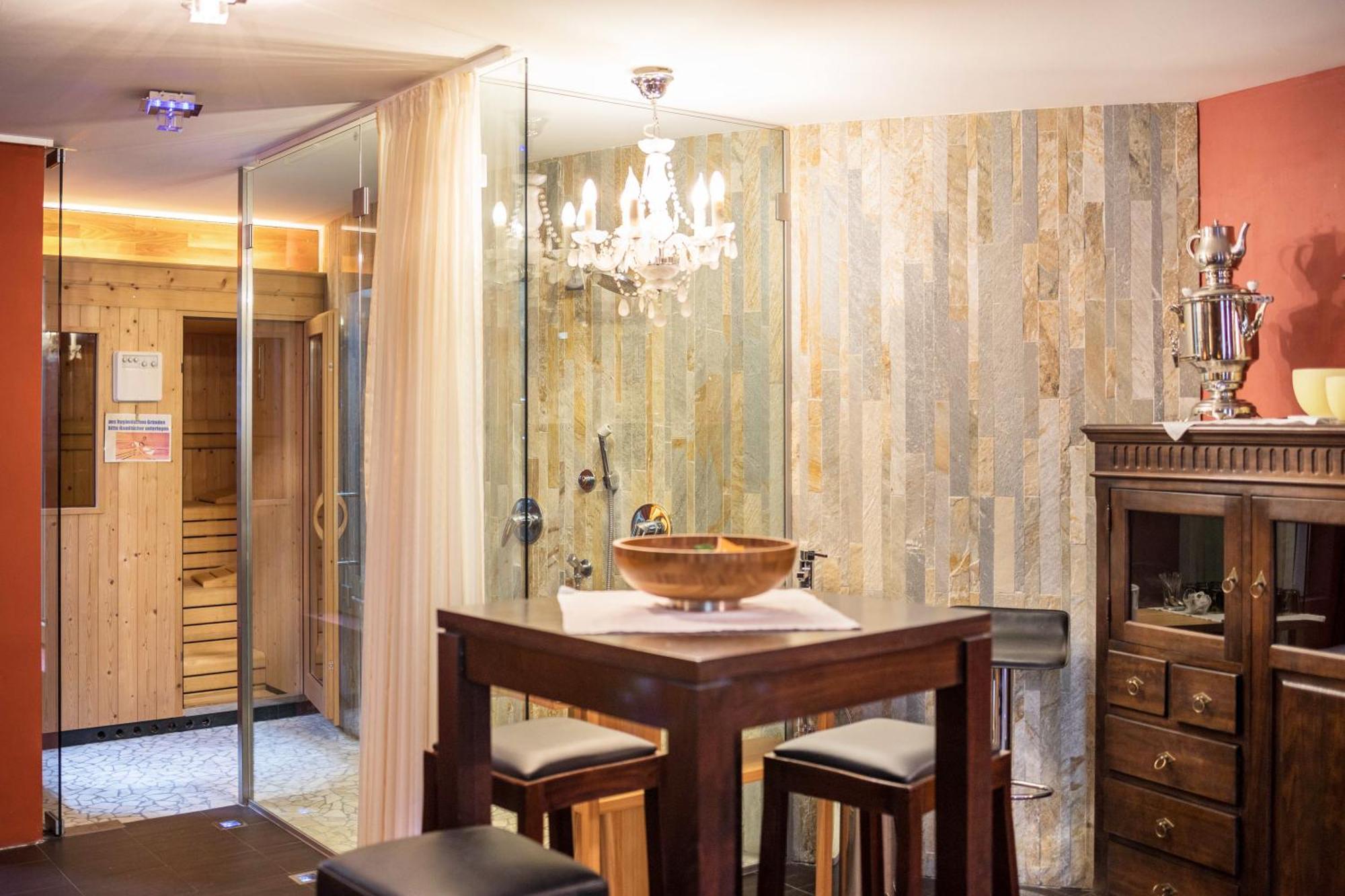 Gruenbacher Apartment Issengo
