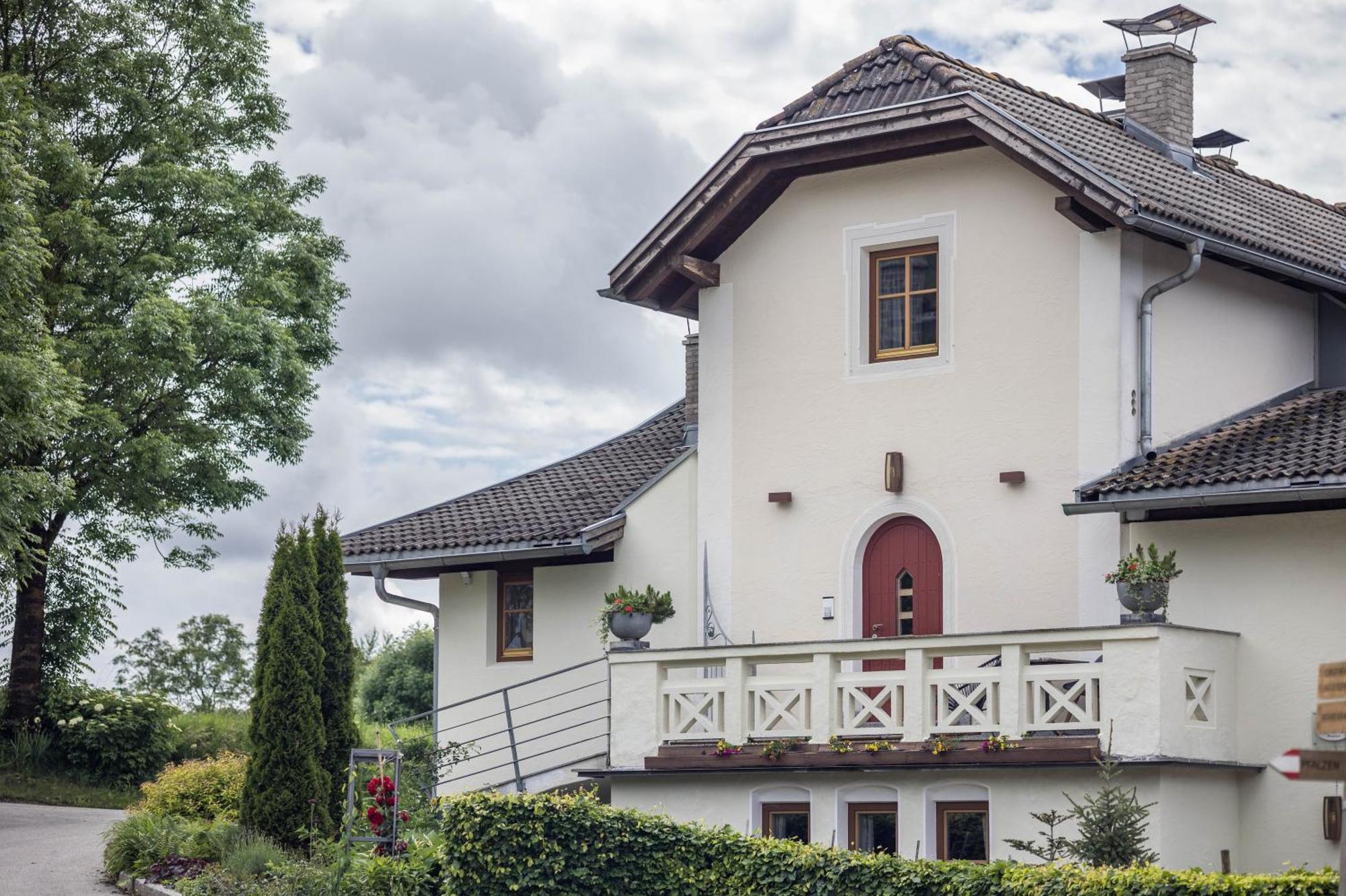 Gruenbacher Apartment
