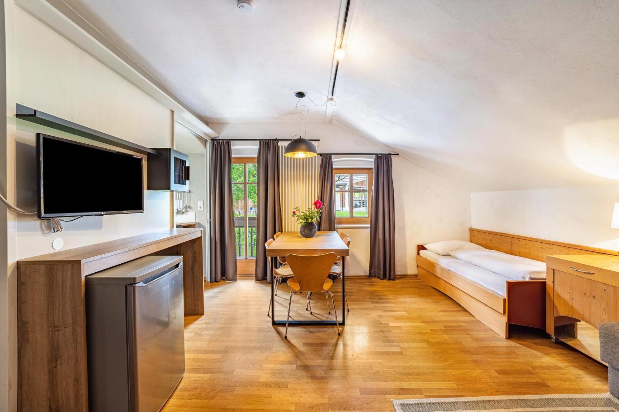 Gruenbacher Apartment Issengo