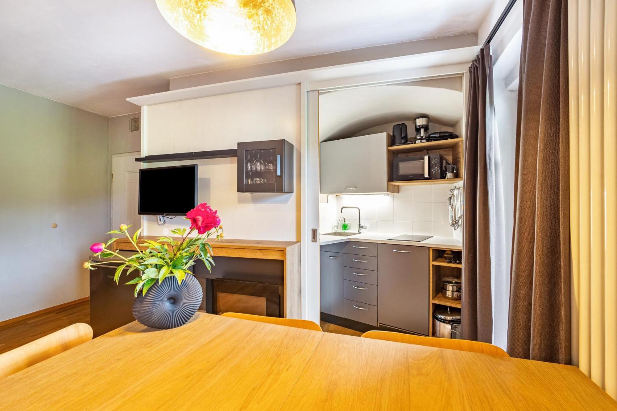 Gruenbacher Apartment Issengo