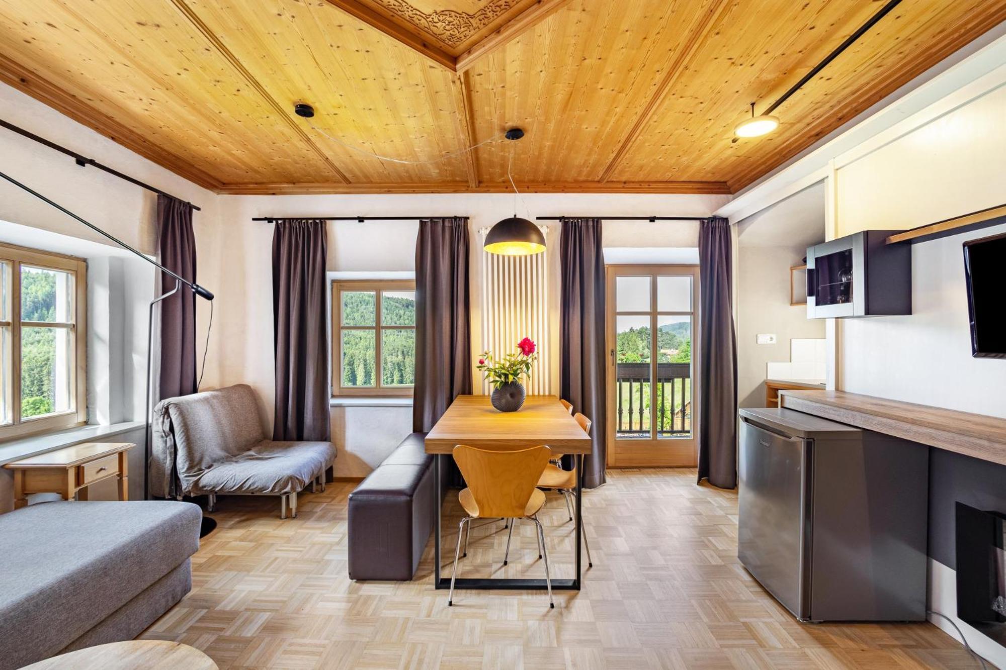 Gruenbacher Apartment *