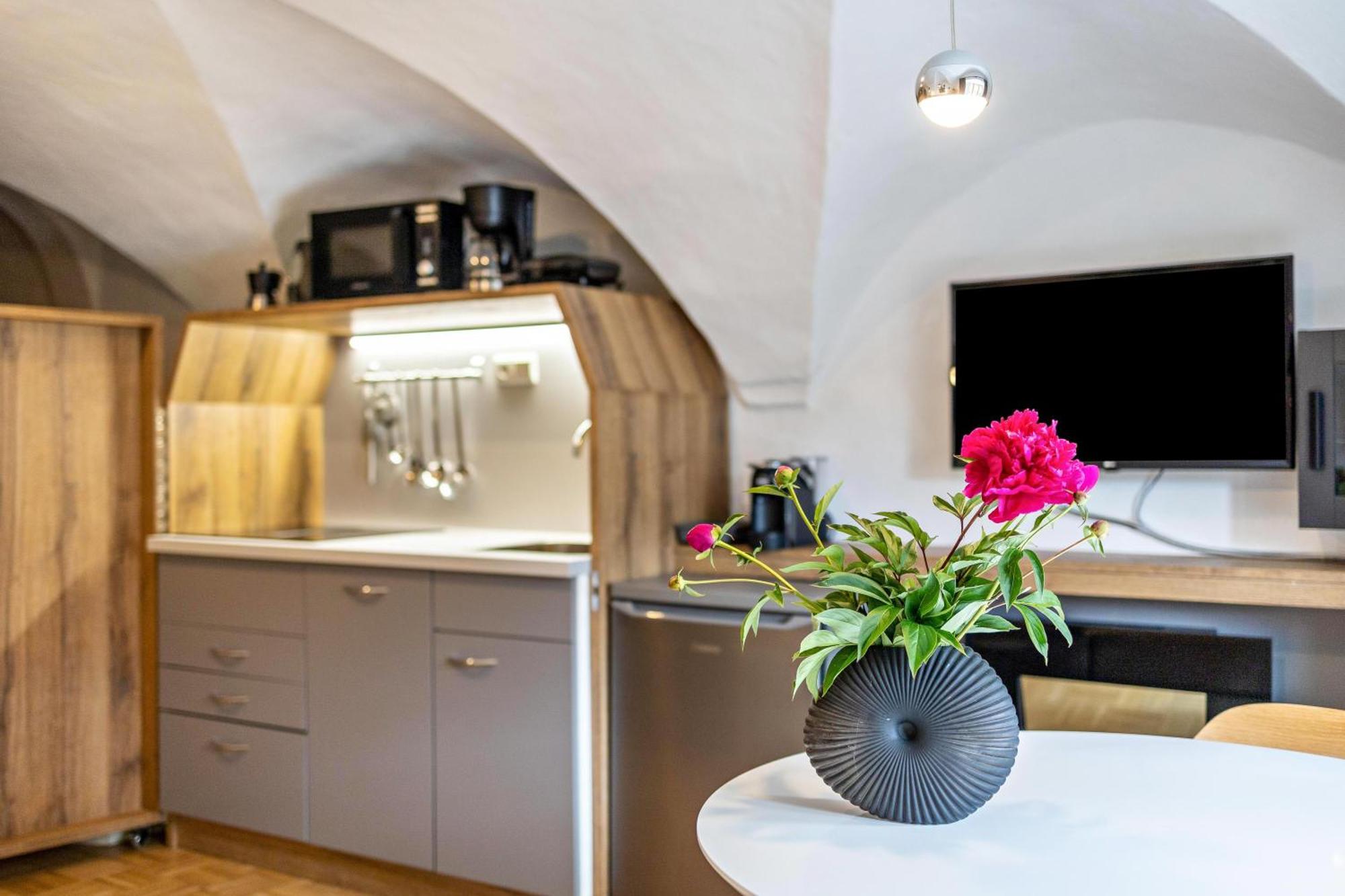 Gruenbacher Apartment Issengo