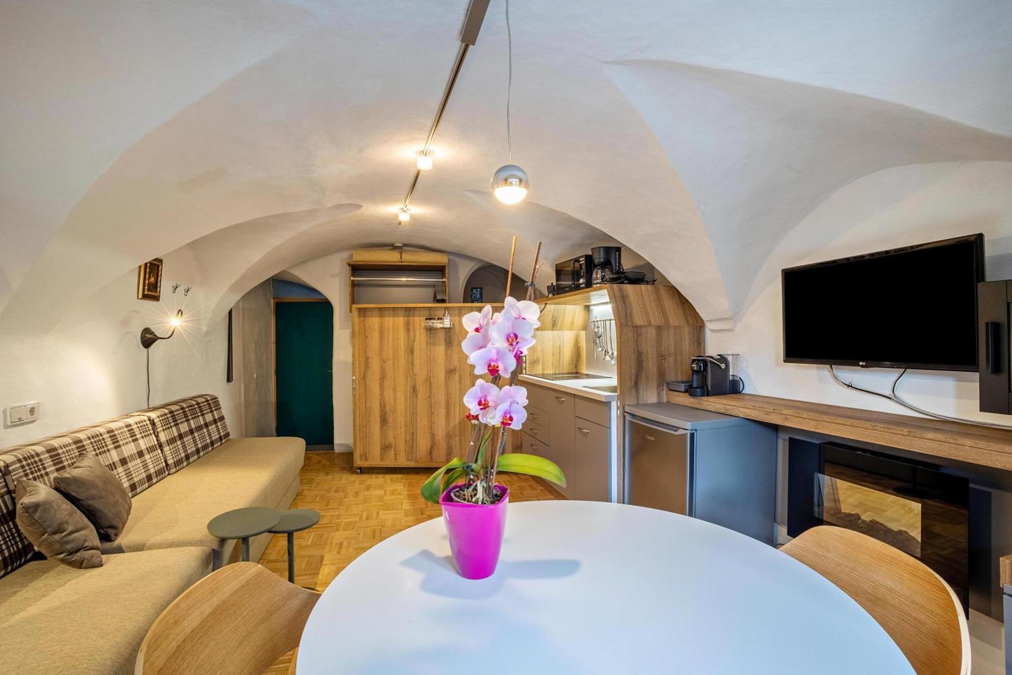 Gruenbacher Apartment Issengo